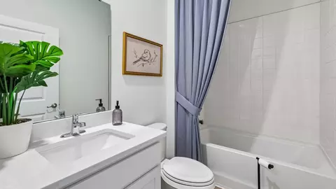 Bath - 5204 NW 41st Loop, Ocala, FL 34482 photo 2 of 2