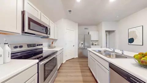 Kitchen - 6105 Croft Ave, Benton, AR 72019 photo 2 of 2