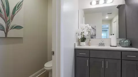 Bath - 14055 Spring Hill Dr, Spring Hill, FL 34609 photo 4 of 9