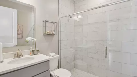 Bath - 14055 Spring Hill Dr, Spring Hill, FL 34609 photo 5 of 6