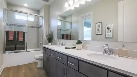 Bath - 14055 Spring Hill Dr, Spring Hill, FL 34609 photo 3 of 9