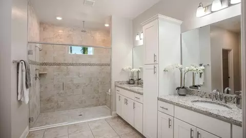 Bath - 14055 Spring Hill Dr, Spring Hill, FL 34609 photo 7 of 9