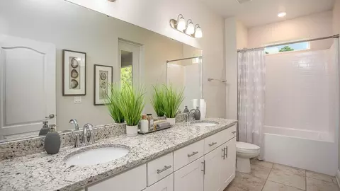 Bath - 14055 Spring Hill Dr, Spring Hill, FL 34609 photo 6 of 9