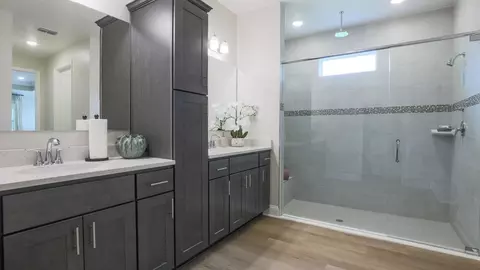 Bath - 14055 Spring Hill Dr, Spring Hill, FL 34609 photo 1 of 9