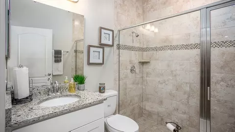 Bath - 14055 Spring Hill Dr, Spring Hill, FL 34609 photo 5 of 9