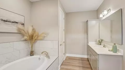 Bath - 14055 Spring Hill Dr, Spring Hill, FL 34609 photo 3 of 6