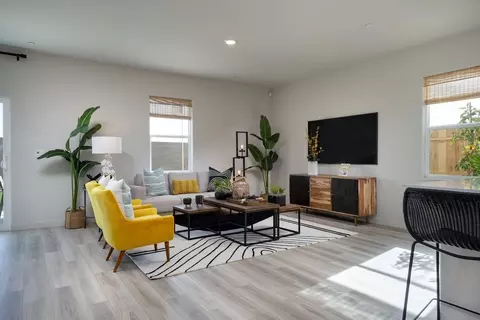 Living - 1498 Union Ave, Tulare, CA 93274 photo 1 of 2