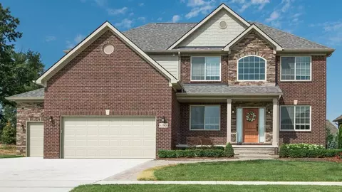 930 E Drahner Rd, Oxford, MI 48371