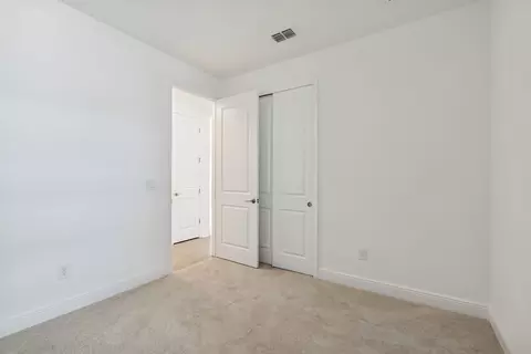 Bedroom - 8015 Seaflower Pkwy, Bradenton, FL 34210 photo 3 of 4