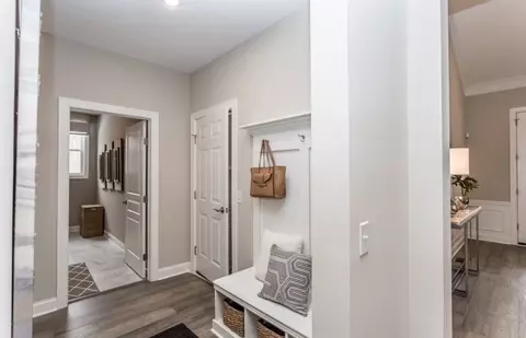 Entry Way - 910 Arthur Trl, Aurora, OH 44202 photo 2 of 5