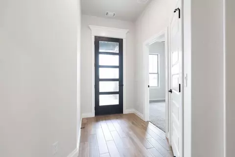 Entry Way - 2800 Heather Hvn, Moore, OK 73160 photo 4 of 7