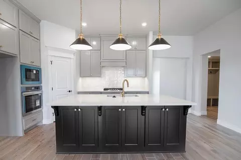 Kitchen - 2800 Heather Hvn, Moore, OK 73160 photo 8 of 18