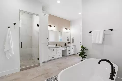Bath - 2210 N Annadale Ave, Eagle, ID 83616 photo 2 of 6