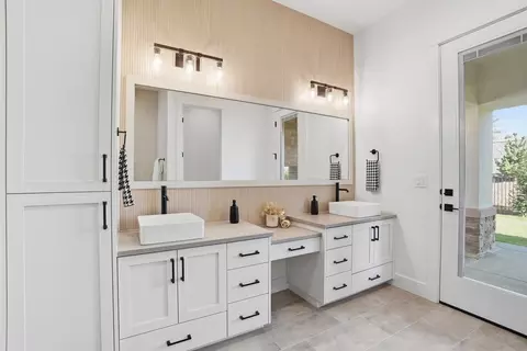 Bath - 2210 N Annadale Ave, Eagle, ID 83616 photo 3 of 6