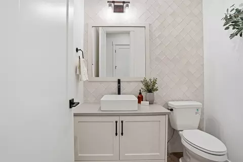 Bath - 2210 N Annadale Ave, Eagle, ID 83616 photo 1 of 6