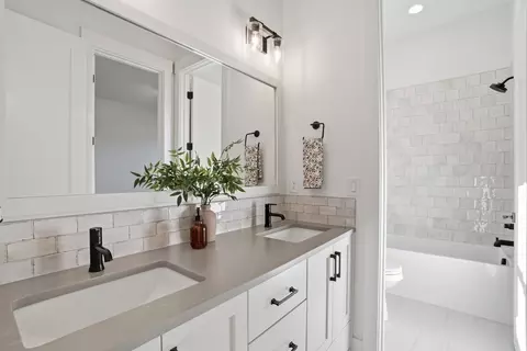 Bath - 2210 N Annadale Ave, Eagle, ID 83616 photo 5 of 6