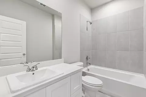 Bath - 804 Rockcloud Dr, Haslet, TX 76052 photo 2 of 9