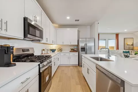 Kitchen - 804 Rockcloud Dr, Haslet, TX 76052 photo 8 of 9