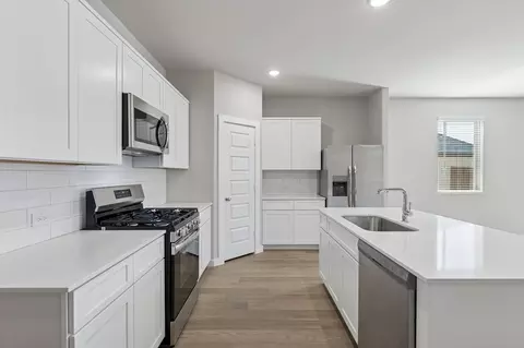 Kitchen - 804 Rockcloud Dr, Haslet, TX 76052 photo 4 of 9