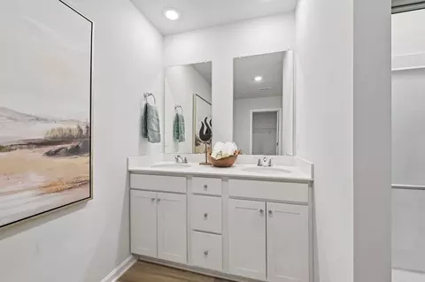 Bath - 15 Iris Glen Ct, Smithfield, NC 27577 photo 1 of 6