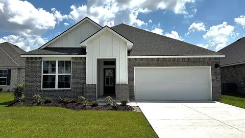 107 Belle Lake Dr, Lafayette, LA 70506