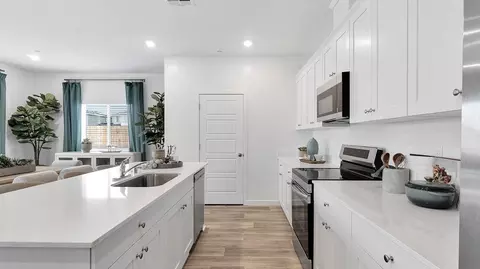 Kitchen - 996 Braxstyn Way W, Madera, CA 93636 photo 2 of 5