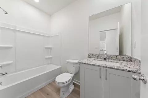 Bath - 7729 Avocado Ln, Bakersfield, CA 93313 photo 2 of 2