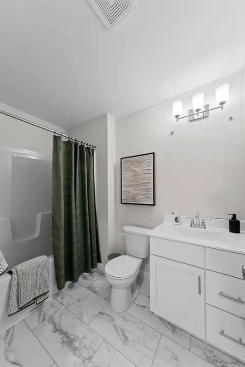 Bath - 29519 Walnut Hollow Dr, Wright City, MO 63390 photo 2 of 6