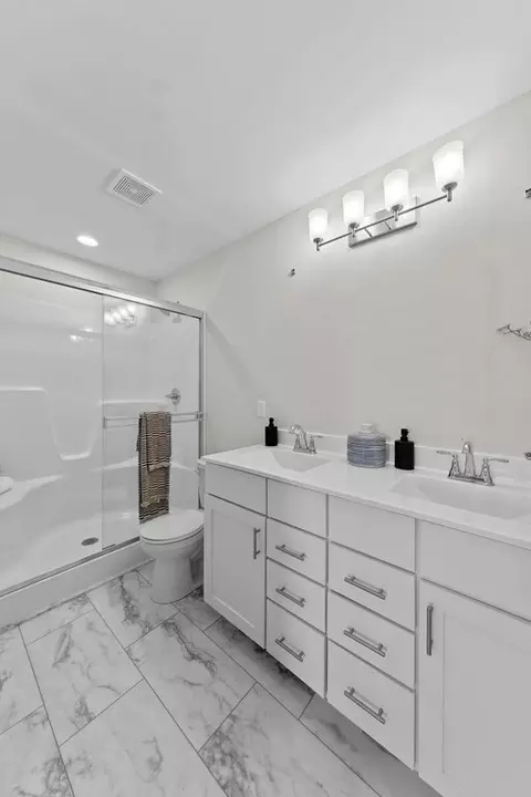 Bath - 29519 Walnut Hollow Dr, Wright City, MO 63390 photo 1 of 6