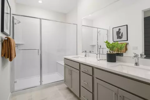 Bath - 2015 Clement Ave, Alameda, CA 94501 photo 2 of 2