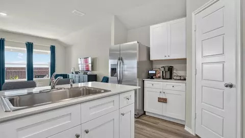 Kitchen - 10620 Bloodstone Dr, Crowley, TX 76036 photo 5 of 5
