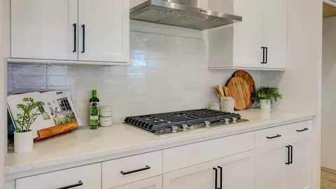Kitchen - 20243 Ventana Hills Dr, Clovis, CA 93619 photo 8 of 9