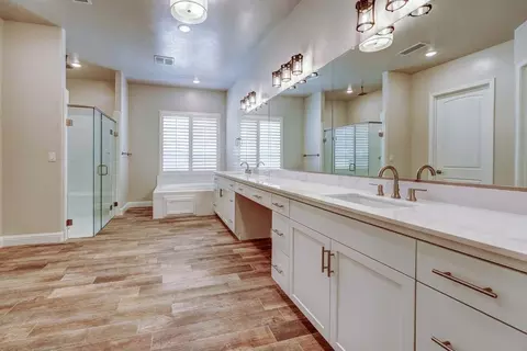 Bath - 20243 Ventana Hills Dr, Clovis, CA 93619 photo 2 of 6