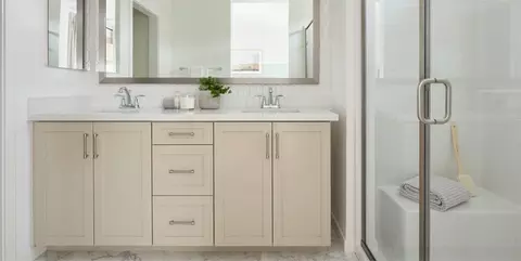 Bath - 32534 Brunello Way, Temecula, CA 92591 photo 2 of 3