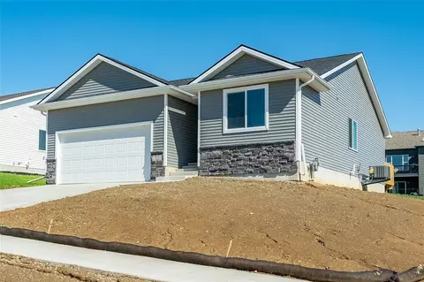 723 W Wright Rd, Norwalk, IA 50211