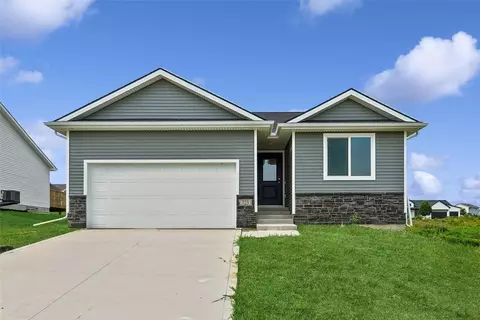 723 W Wright Rd, Norwalk, IA 50211