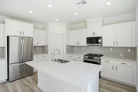 Kitchen - 1235 Leonhardt Loop, Lincoln, CA 95648 photo 2 of 4