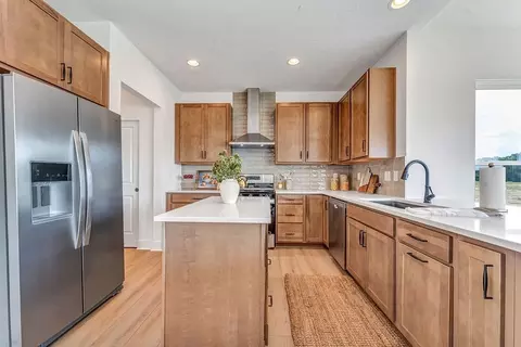 Kitchen - 14 Mazzolla Ct, Delaware, OH 43015 photo 2 of 3