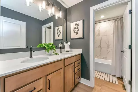 Bath - 14 Mazzolla Ct, Delaware, OH 43015 photo 3 of 4