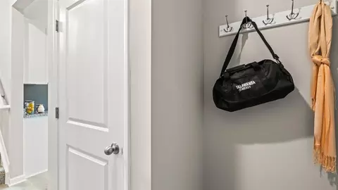 Entry Way - 1944 Willoughby Ave, Springfield, OH 45503 photo 3 of 10