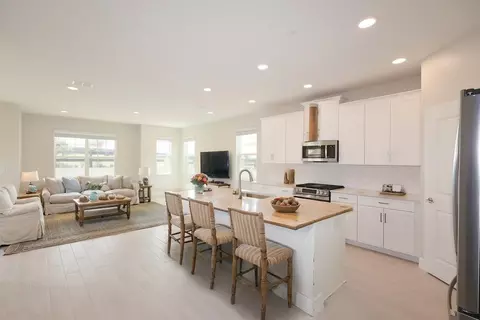 Kitchen - 5328 Teirgarten St, Saint Cloud, FL 34771 photo 3 of 6