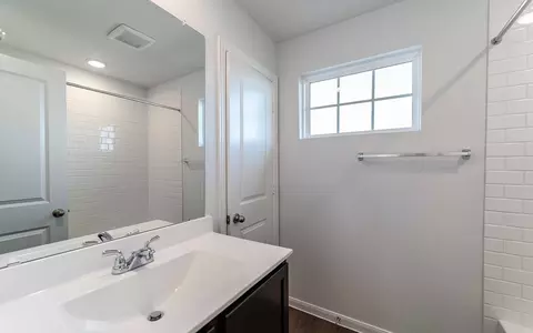 Bath - 508 Estuary Dr, Maxwell, TX 78656 photo 1 of 5