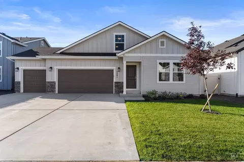 1586 SW Silverstone, Mountain Home, ID 83647