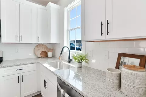 Kitchen - 100 Firefly Ln, Opelika, AL photo 2 of 5