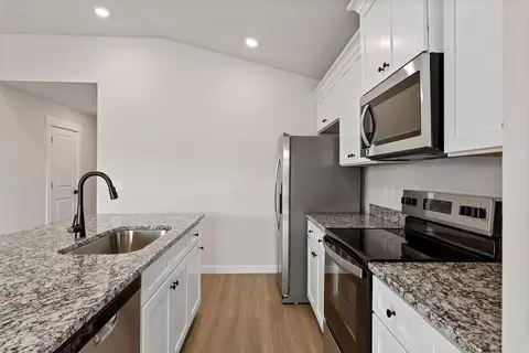Kitchen - 1012 Mossy Oak Dr, Moore, SC 29369 photo 1 of 3