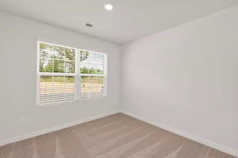 Bedroom - 1012 Mossy Oak Dr, Moore, SC 29369 photo 2 of 8
