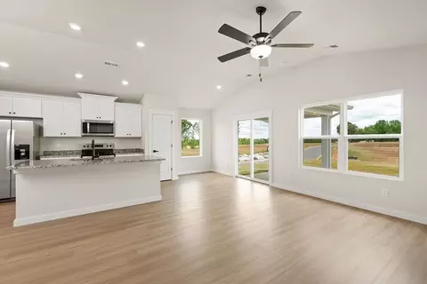 Living - 1012 Mossy Oak Dr, Moore, SC 29369 photo 1 of 7