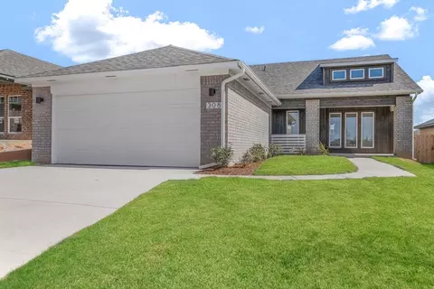 Exterior - 16140 Tall Grass Dr, Moore, OK 73170 photo 10 of 14