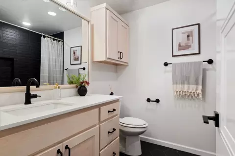 Bath - 16140 Tall Grass Dr, Moore, OK 73170 photo 6 of 7