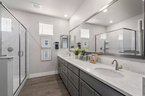 Bath - 1271 Mccarroll St, Galt, CA 95632 photo 1 of 5